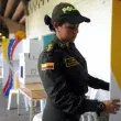 https://files-prod.rcnradio.com/public/styles/284_x_160_wepb/public/2025-10/AFP--20100529--Mvd1251360--v1--MidRes--ColombiaCampaignPollingCenter.jpg.webp